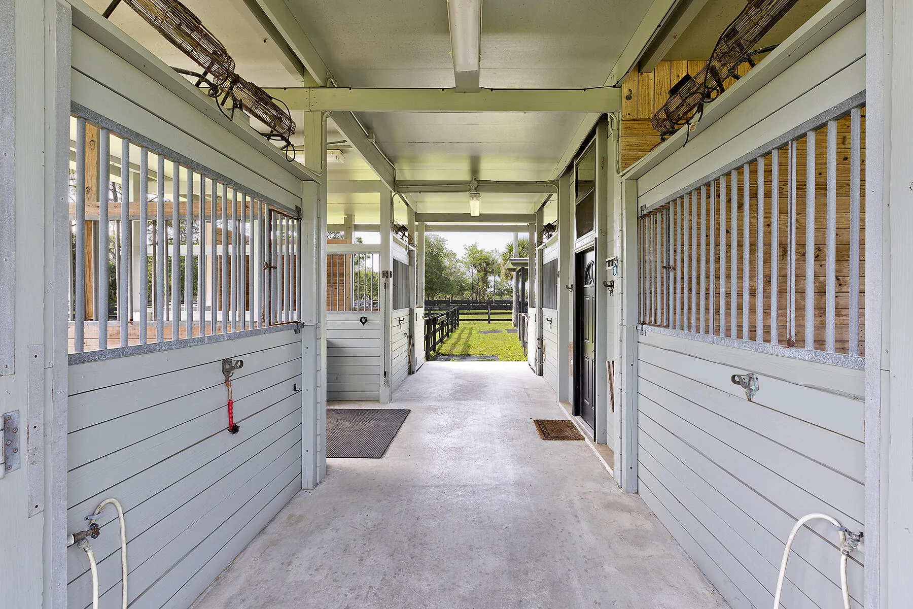 4 stall barn