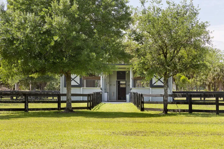 4 stall barn