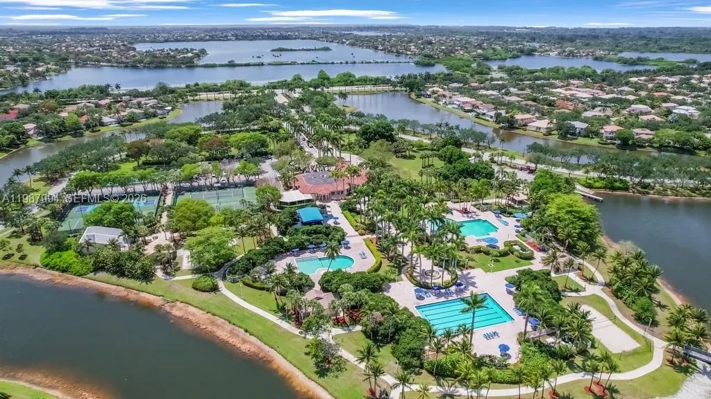 Clubhouse/amenities