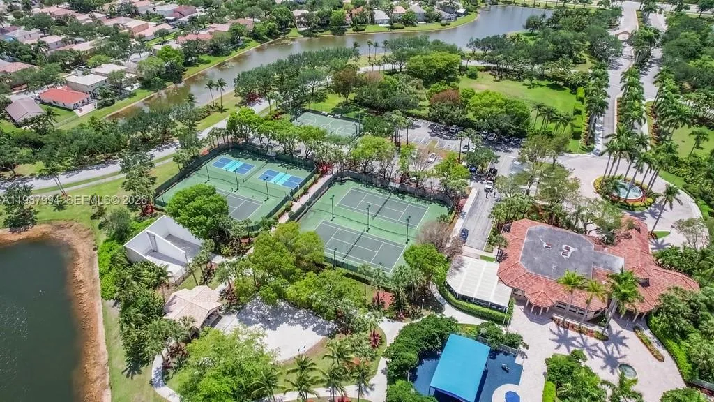 Clubhouse/amenities