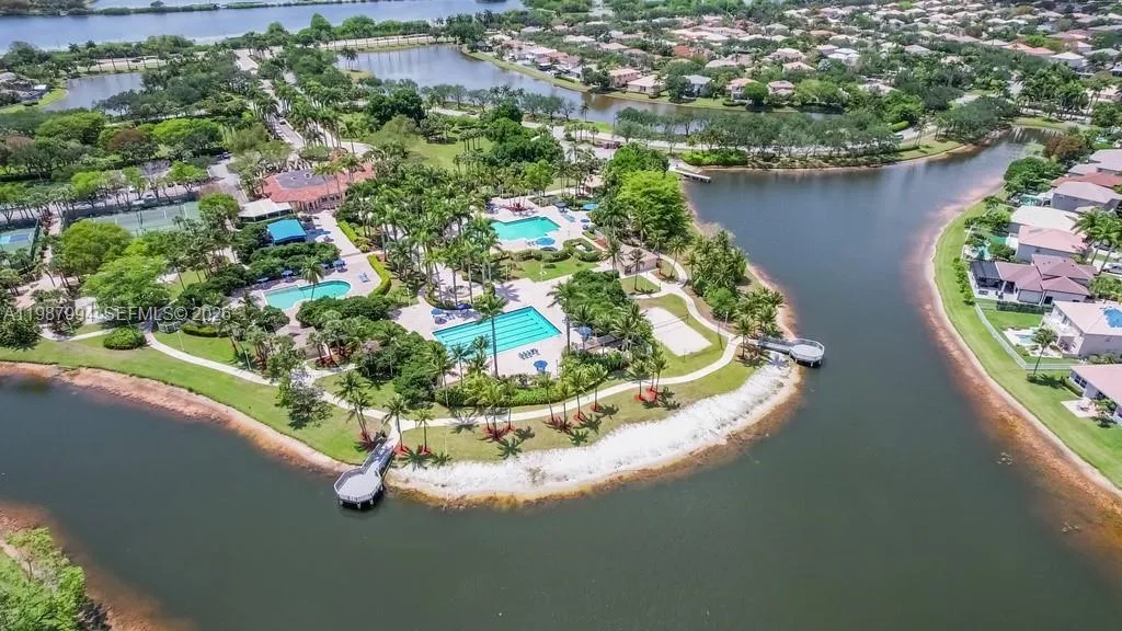 Clubhouse/amenities
