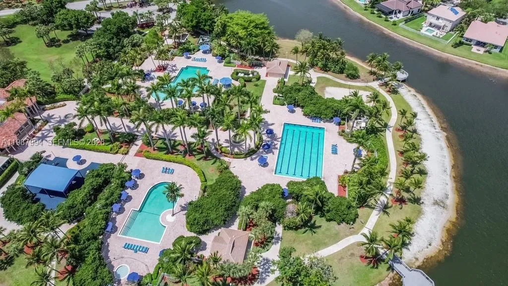 Clubhouse/amenities