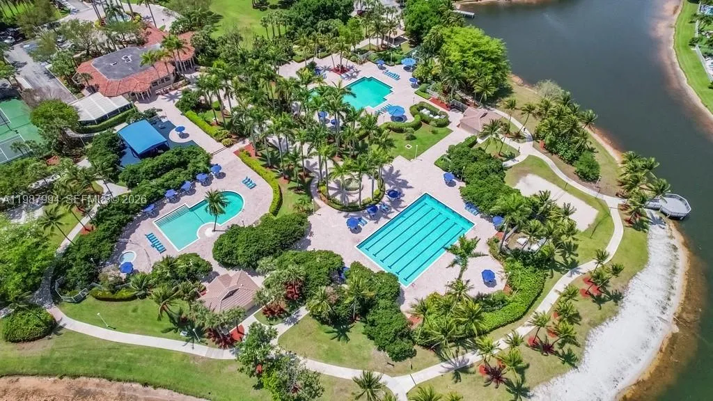 Clubhouse/amenities
