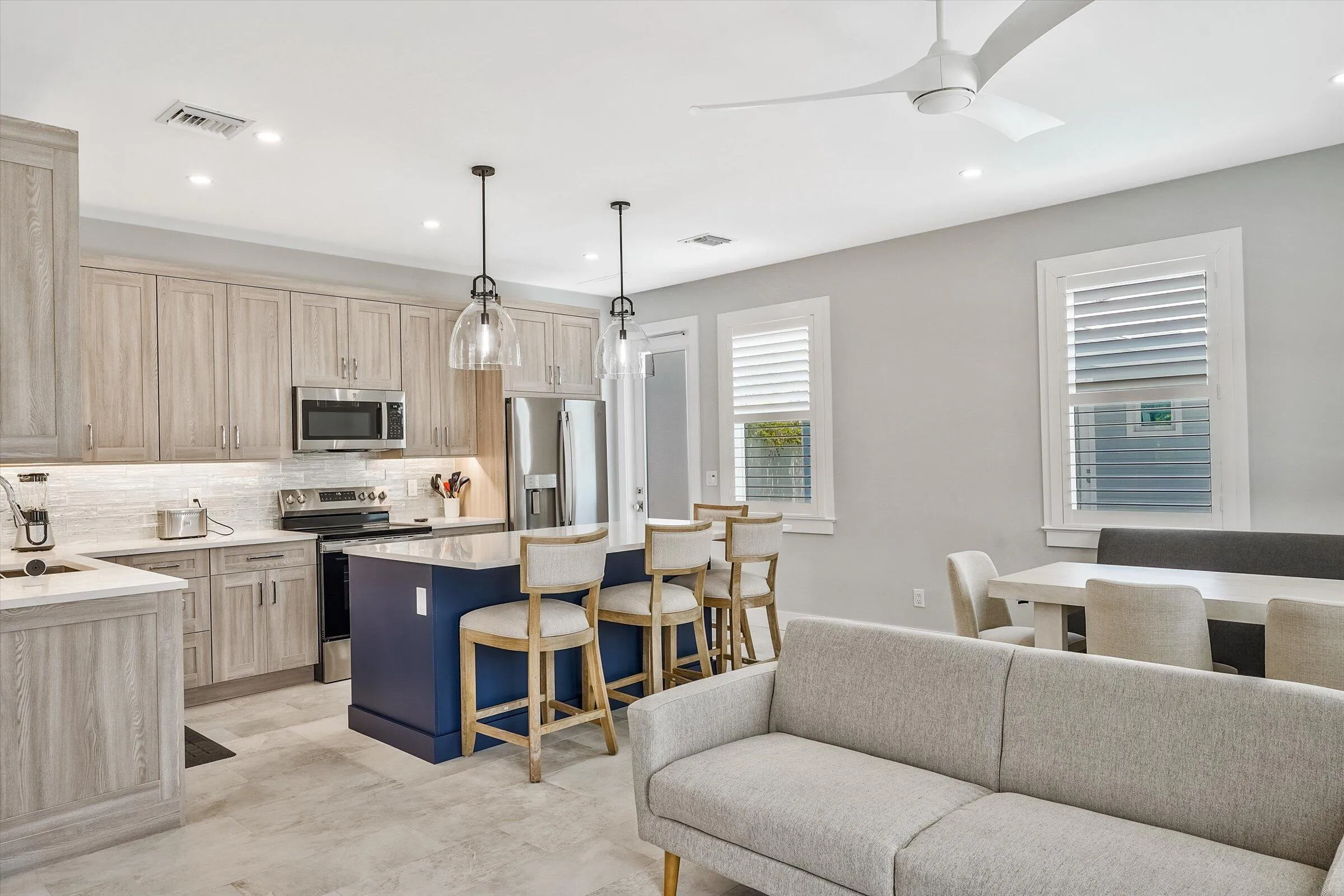 04-425 Hugh Street-4