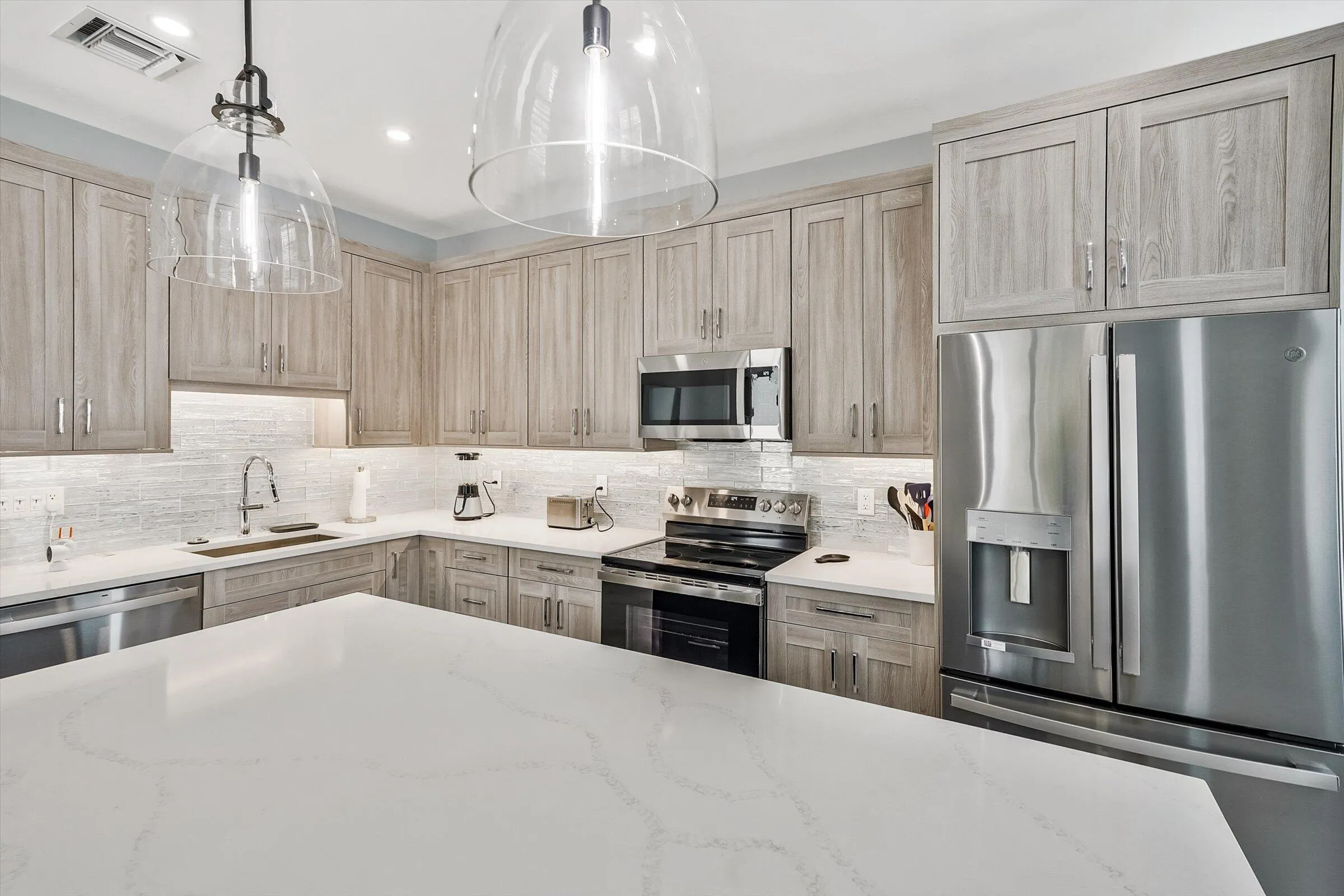 08-425 Hugh Street-8