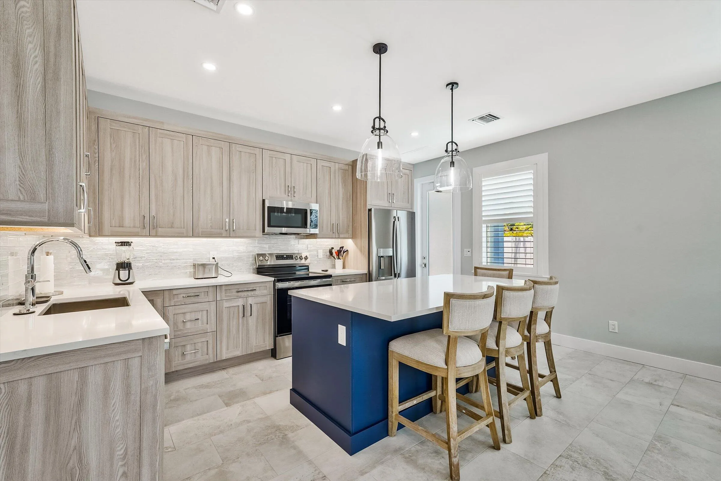 05-425 Hugh Street-5