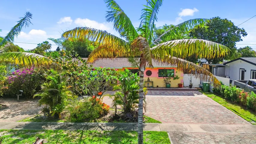 Front View 112 San Juan Dr