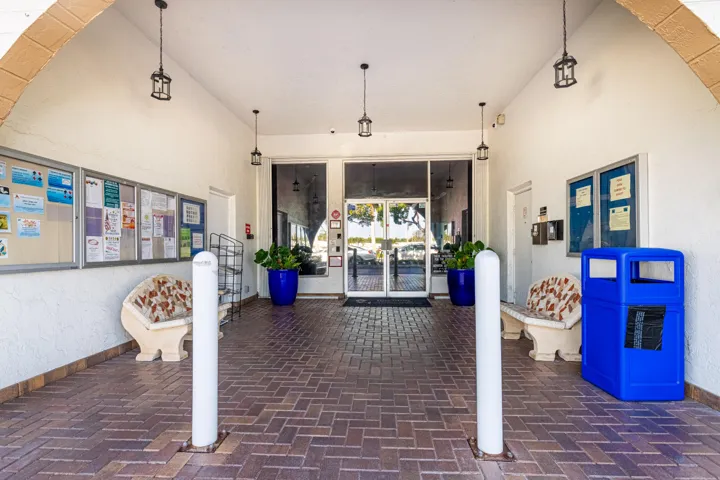 Clubhouse-Entrance