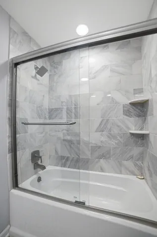 2nd Bathroom, here you have a tub with decorative tiles on the wall
