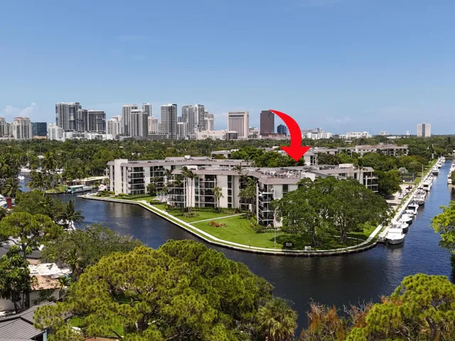 River Reach is a gorgeous, gated waterfront community located in the very desirable downtown Fort Lauderdale neighborhood of Tarpon River.