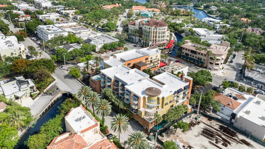 step outside to world-class shopping, dining, bakeries, and bars