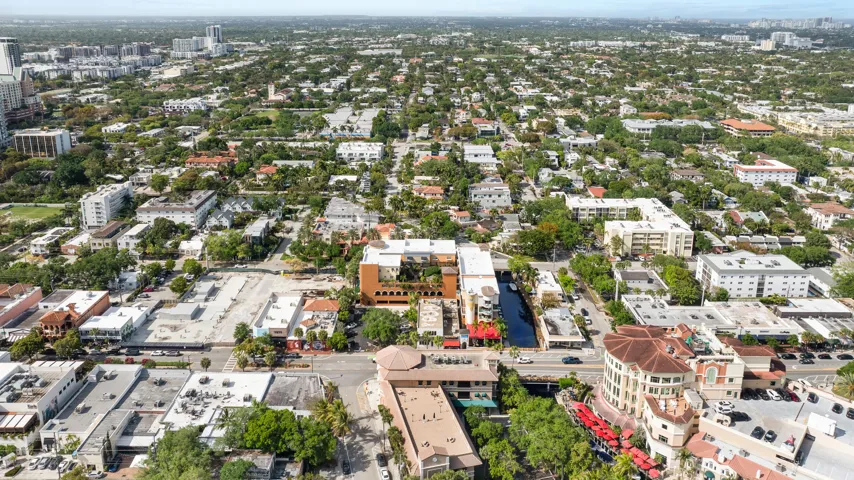 great for walking in two prestigious neighborhoods, Beverly Heights and Colee Hammock