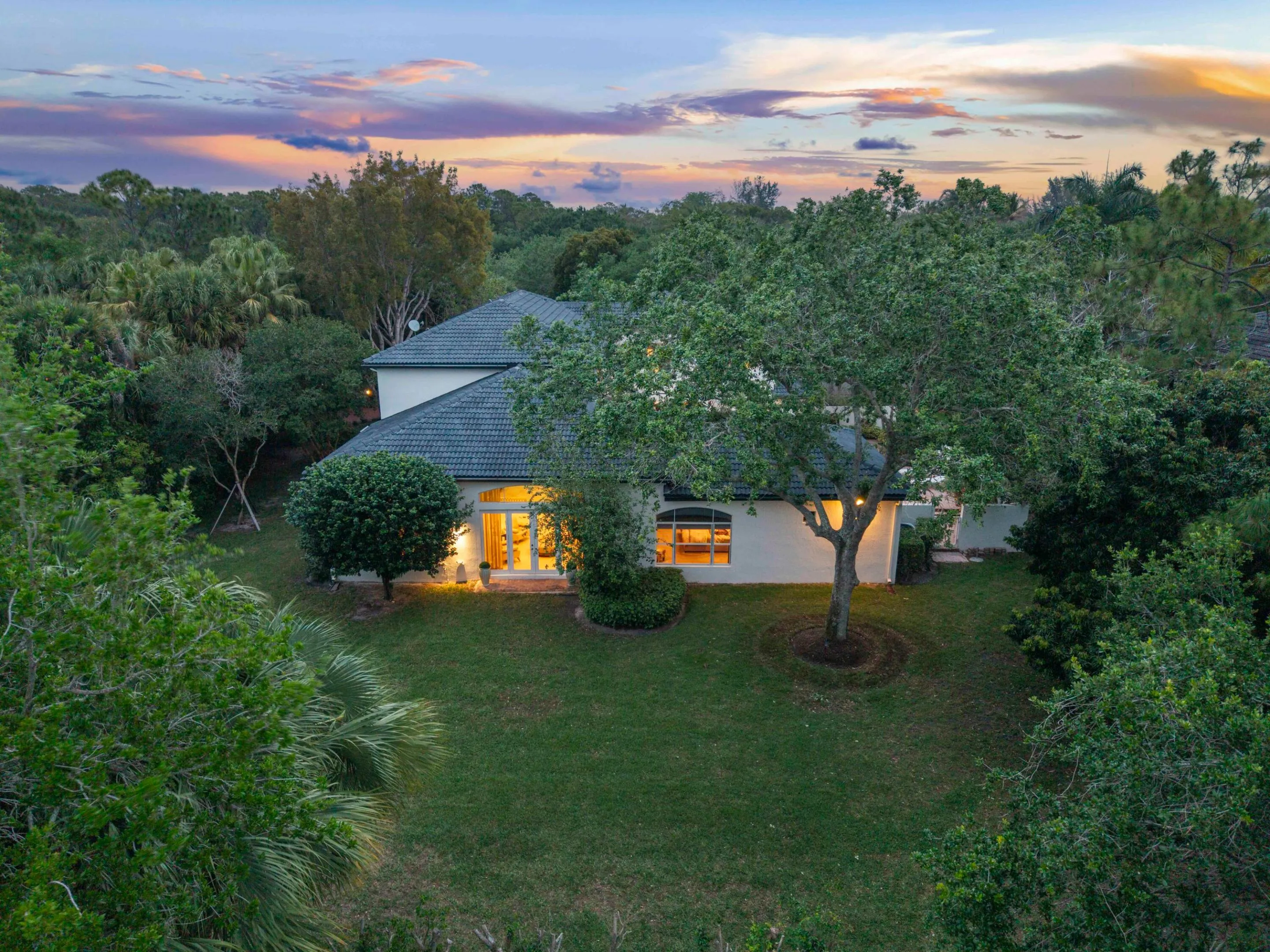 6015 Pinewood Ave twilight_010