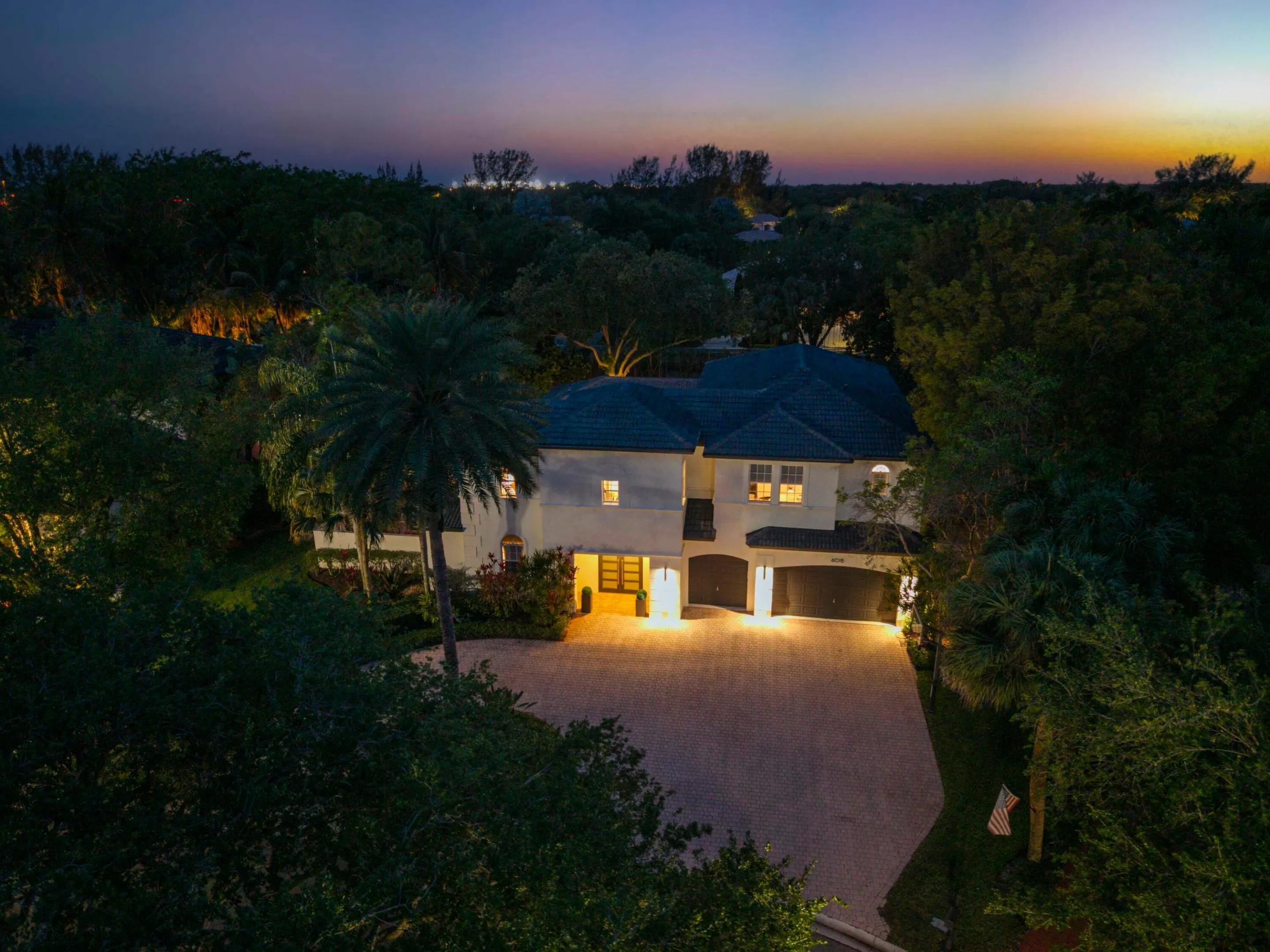 6015 Pinewood Ave twilight_023