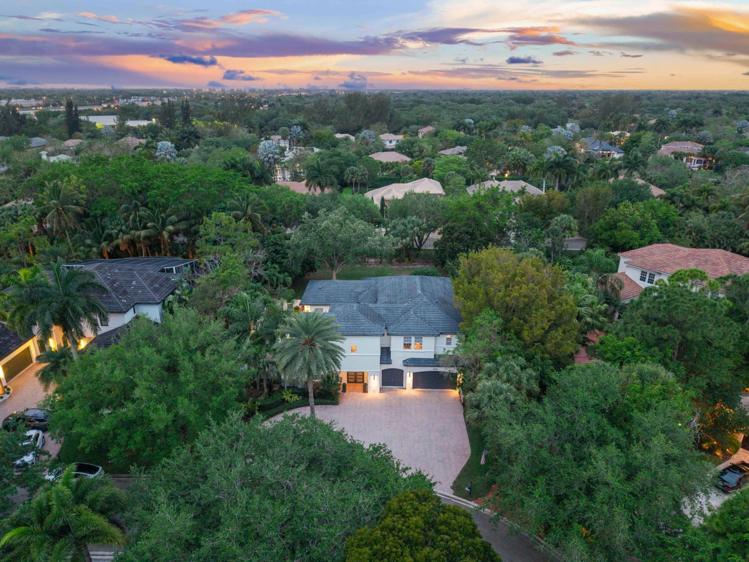 6015 Pinewood Ave twilight_012