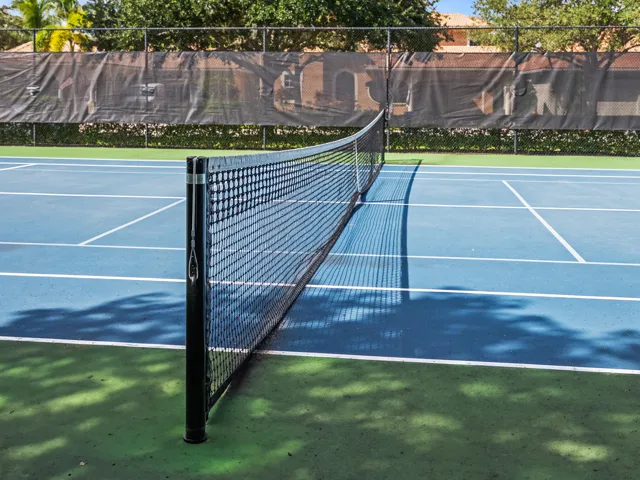Paseos Tennis Courts