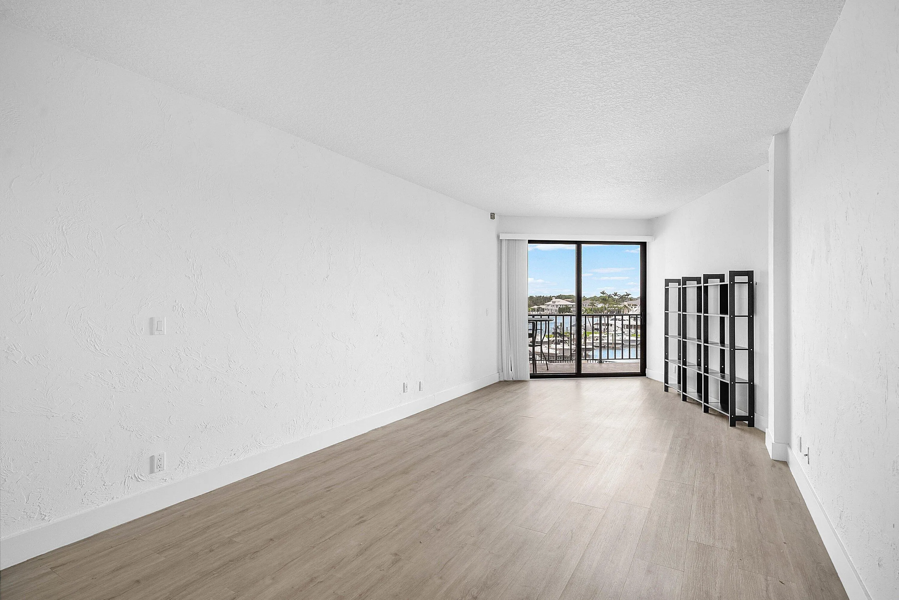 036-1035Southeast6thAvenue-213-DelrayBea