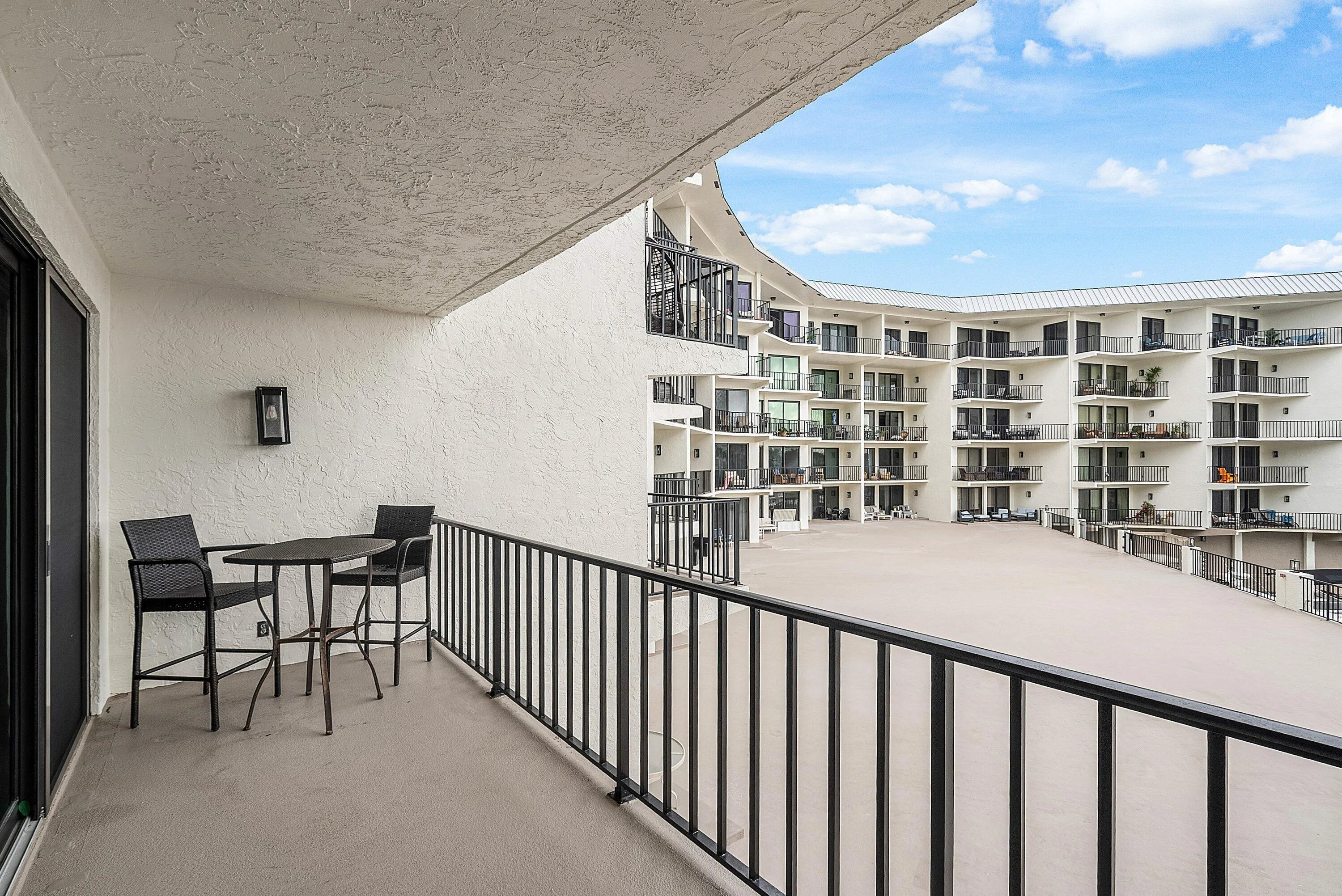 041-1035Southeast6thAvenue-213-DelrayBea