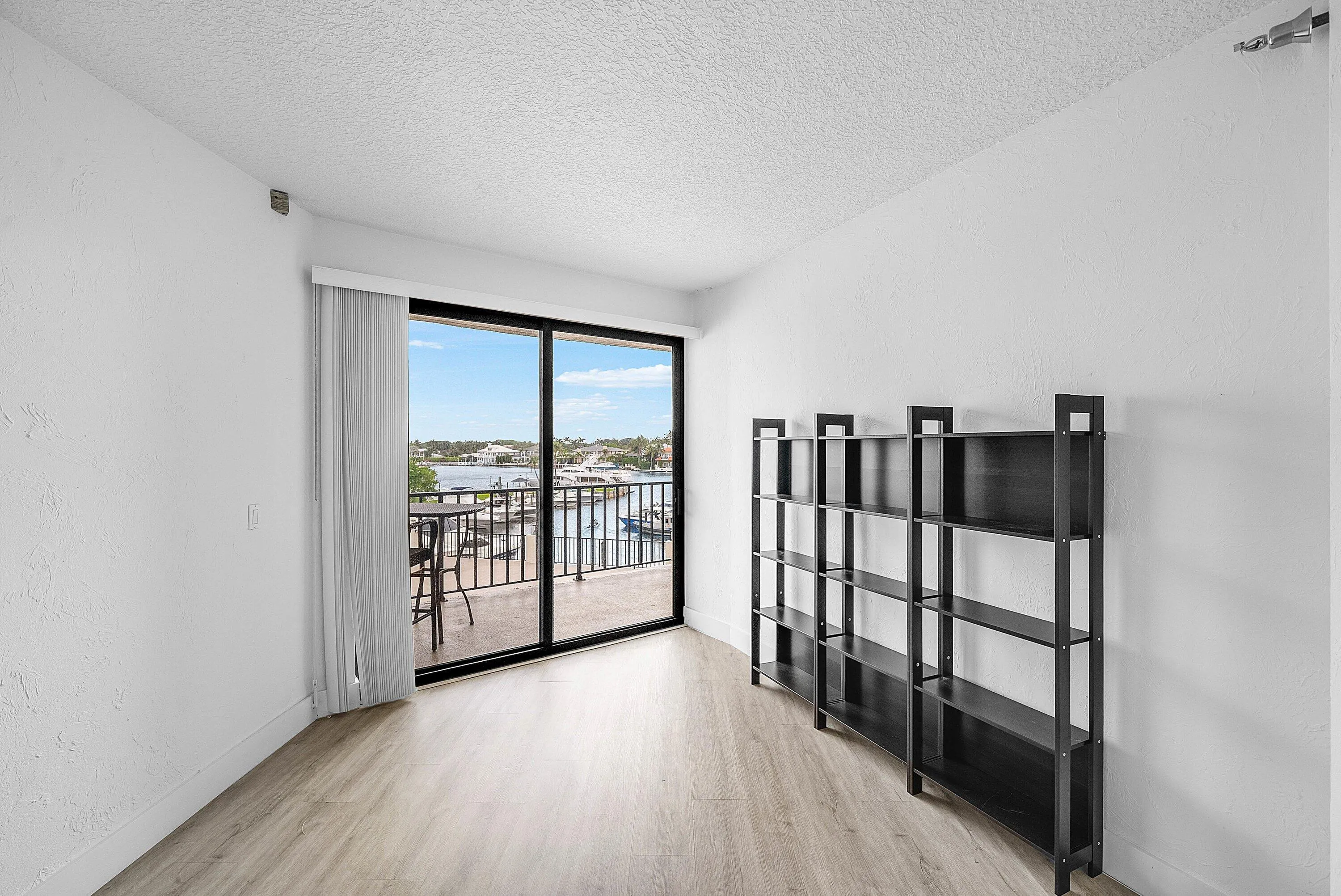 037-1035Southeast6thAvenue-213-DelrayBea
