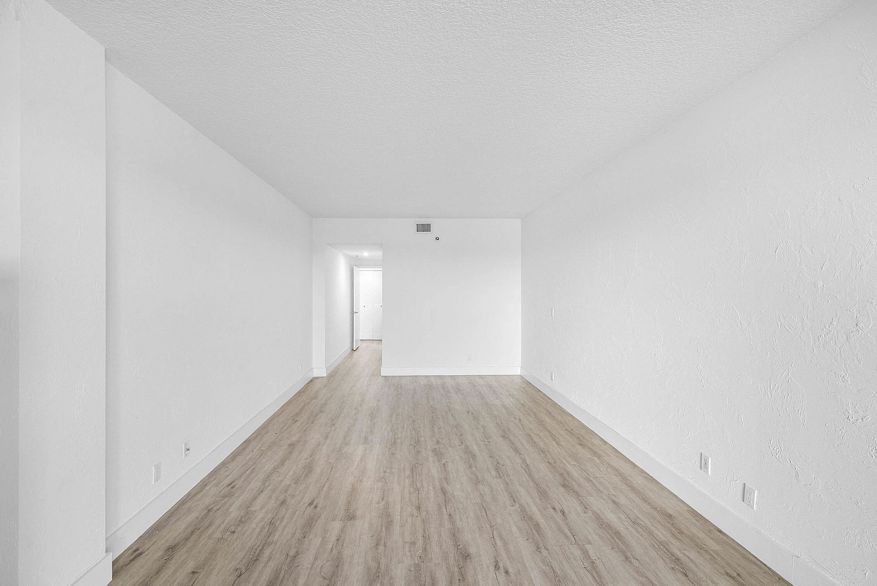 038-1035Southeast6thAvenue-213-DelrayBea