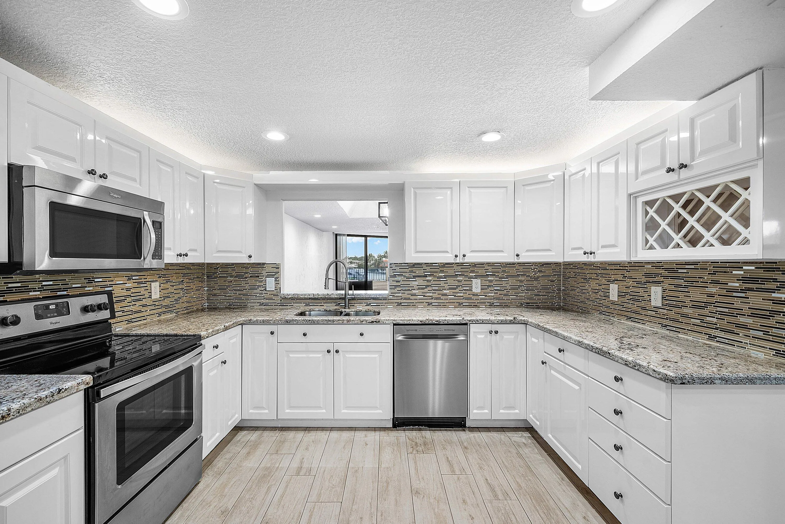 008-1035Southeast6thAvenue-213-DelrayBea