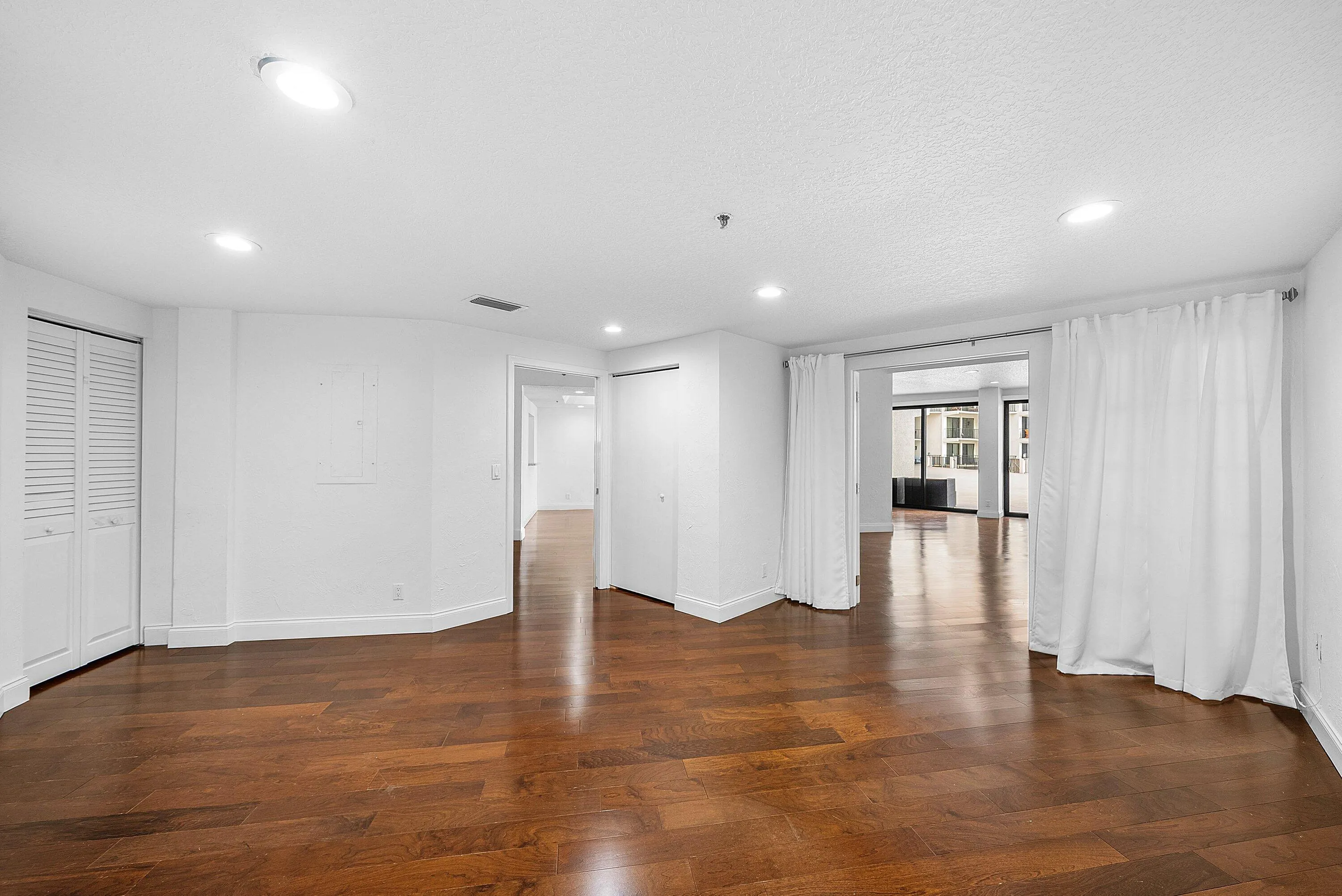 013-1035Southeast6thAvenue-213-DelrayBea