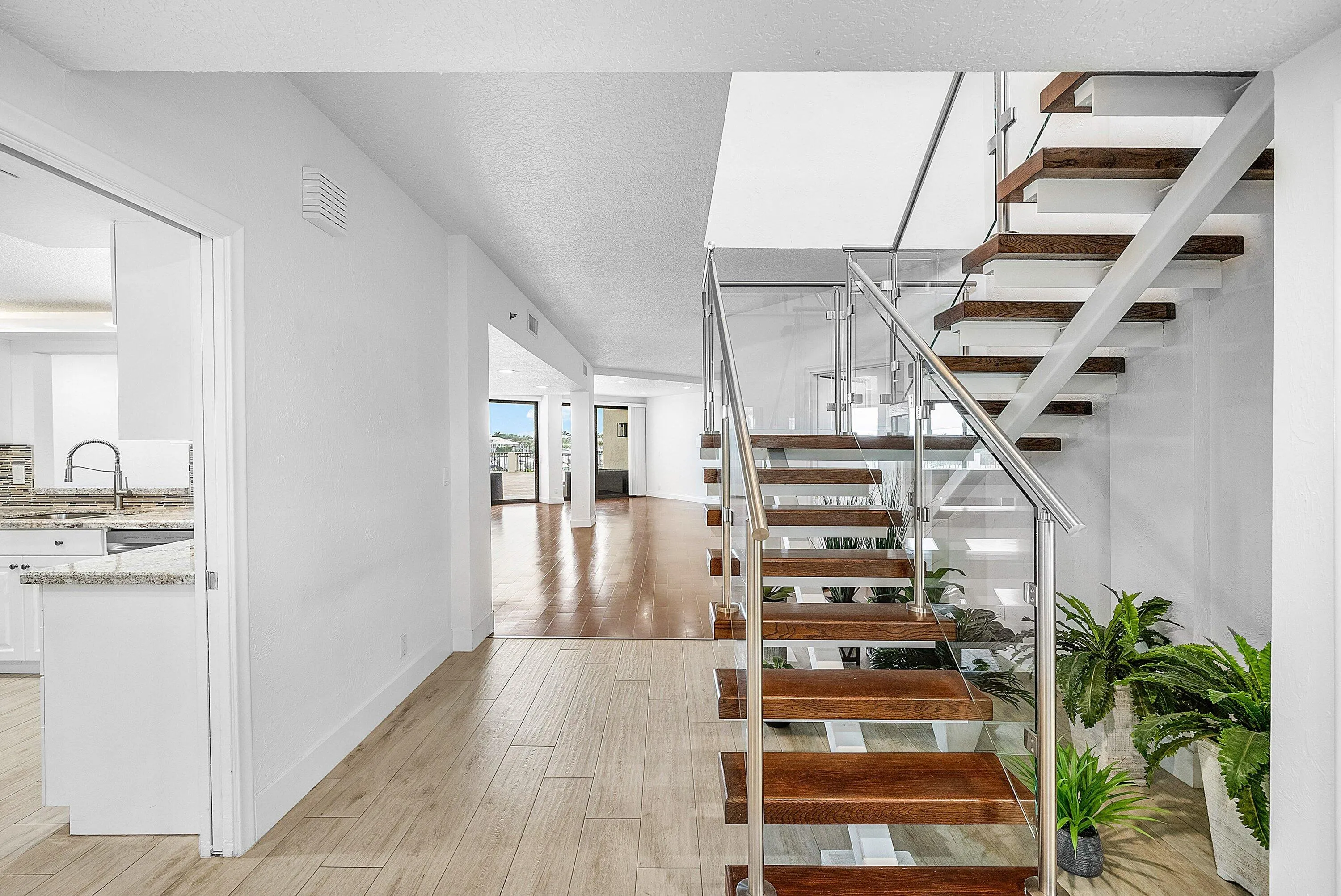 005-1035Southeast6thAvenue-213-DelrayBea