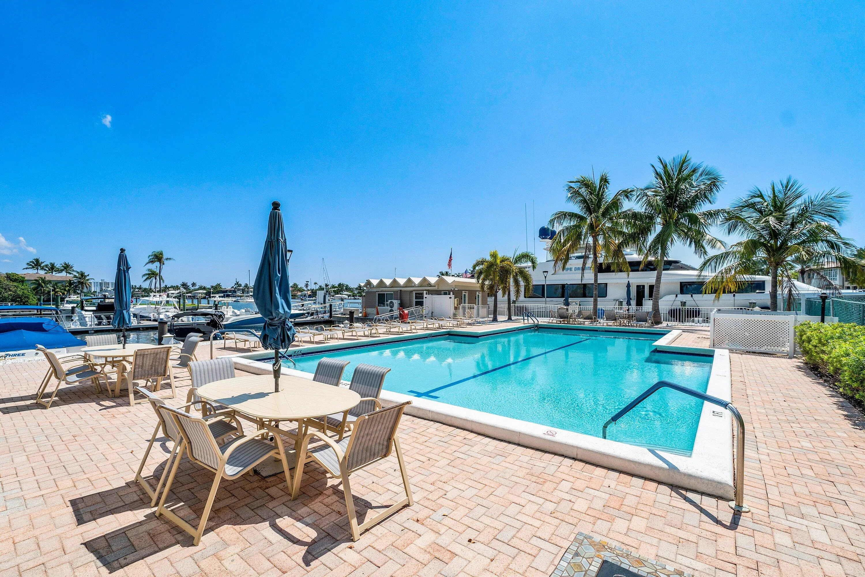 052-1035Southeast6thAvenue-213-DelrayBea