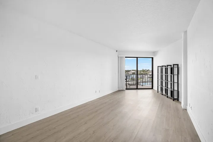 036-1035Southeast6thAvenue-213-DelrayBea
