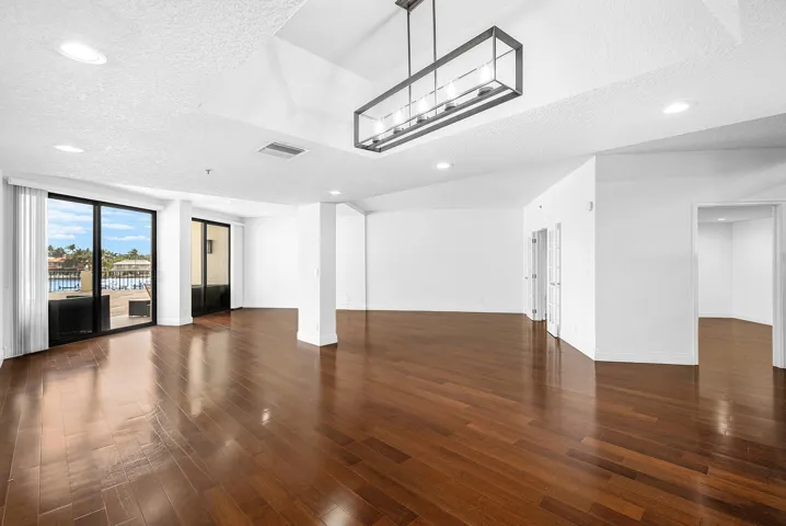 017-1035Southeast6thAvenue-213-DelrayBea