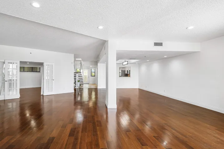 018-1035Southeast6thAvenue-213-DelrayBea