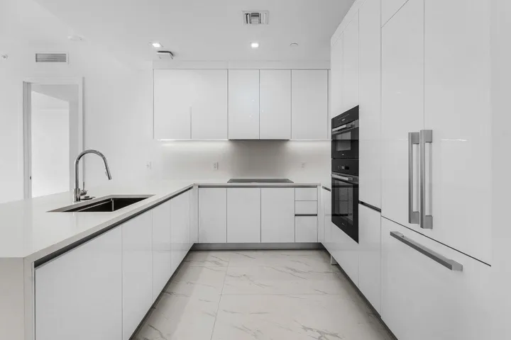 004-220LakeShoreDrive-1415-LakePark-FL-3