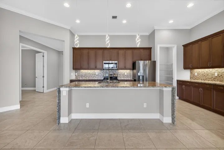 KITCHEN-GREAT ROOM