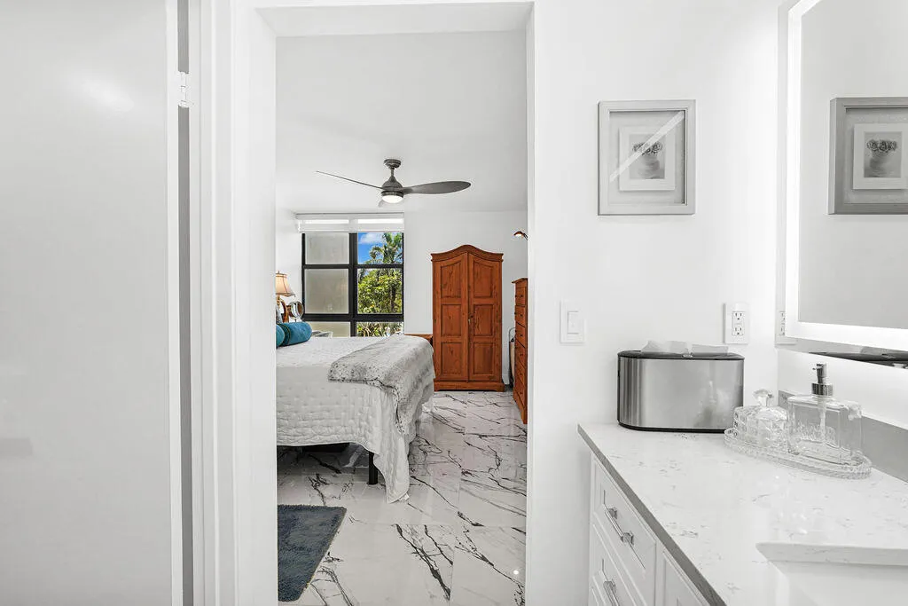 En suite primary bath