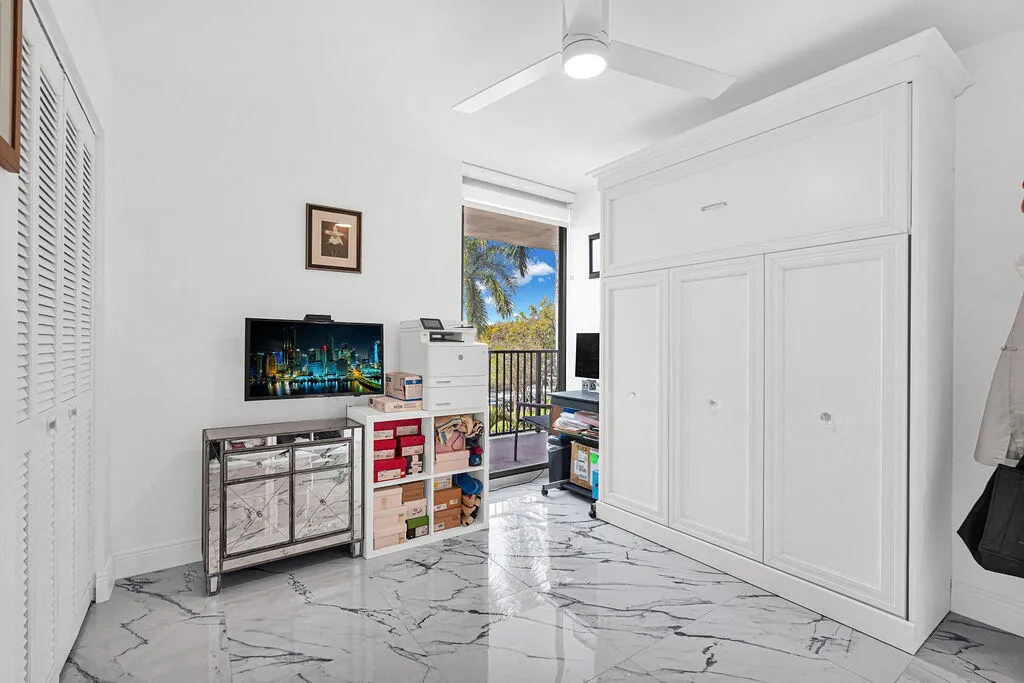 Beautiful Murphy bed in 2nd bedroom