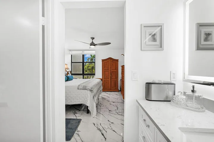 En suite primary bath