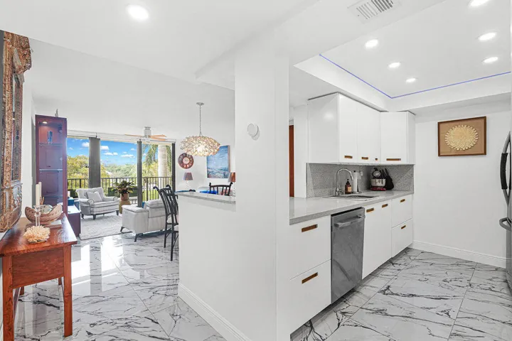 Kitchen with LED touch/dim recessed lighting and accent lighting