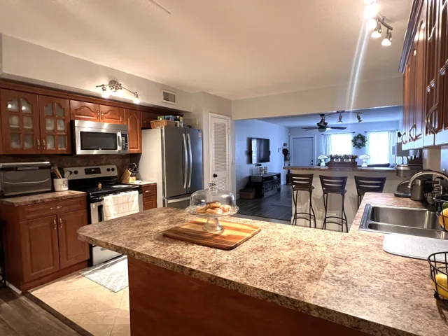 10. Kitchen 2