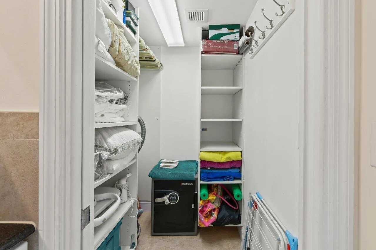 2ND WALKIN CLOSET
