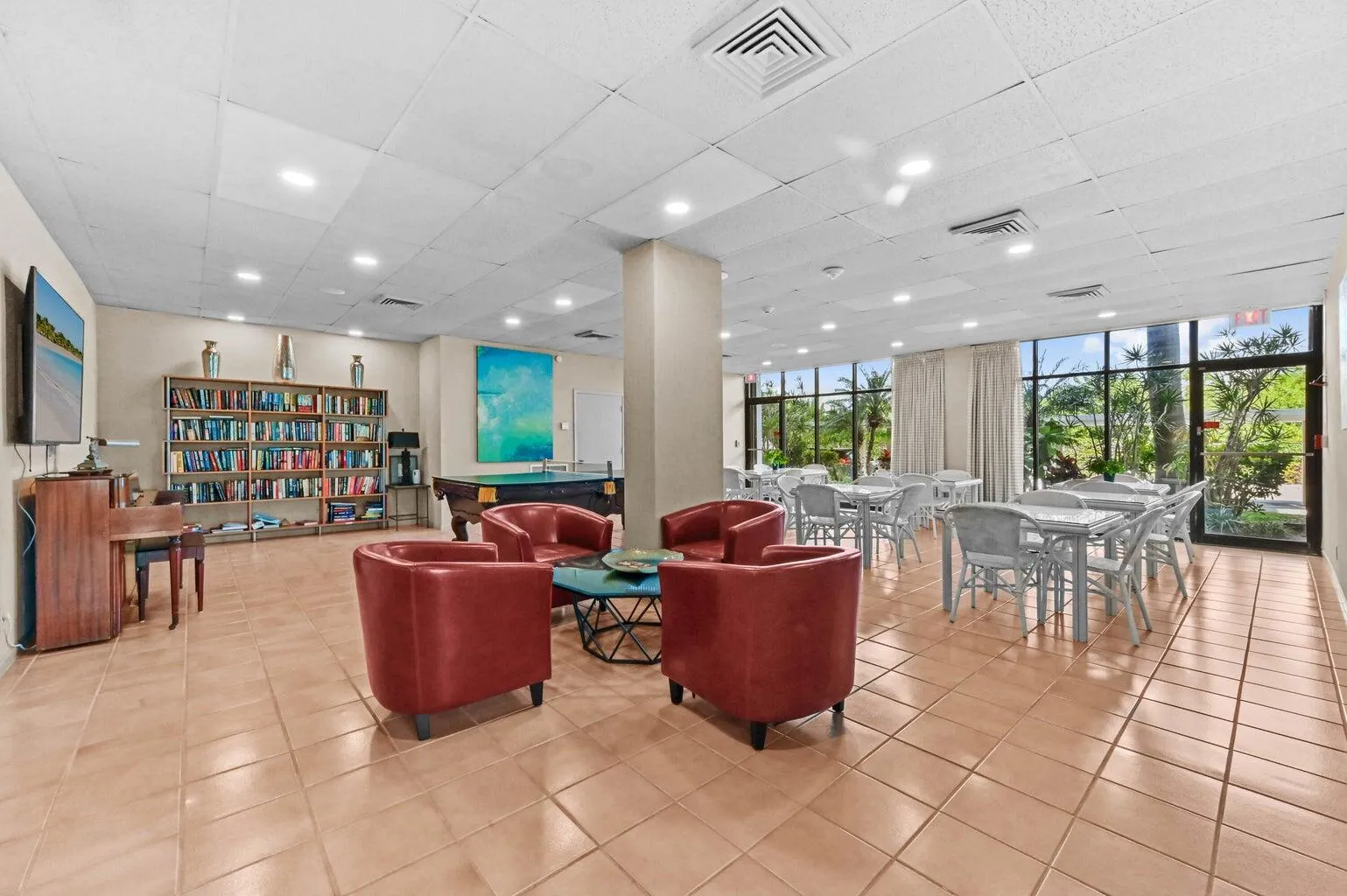 CLUBROOM