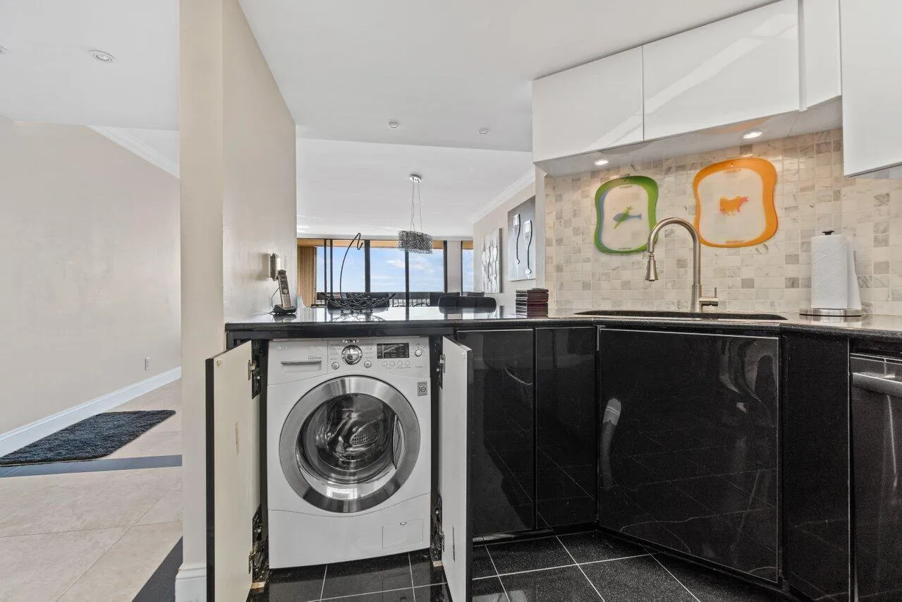 KITCHEN & LAUNDRY