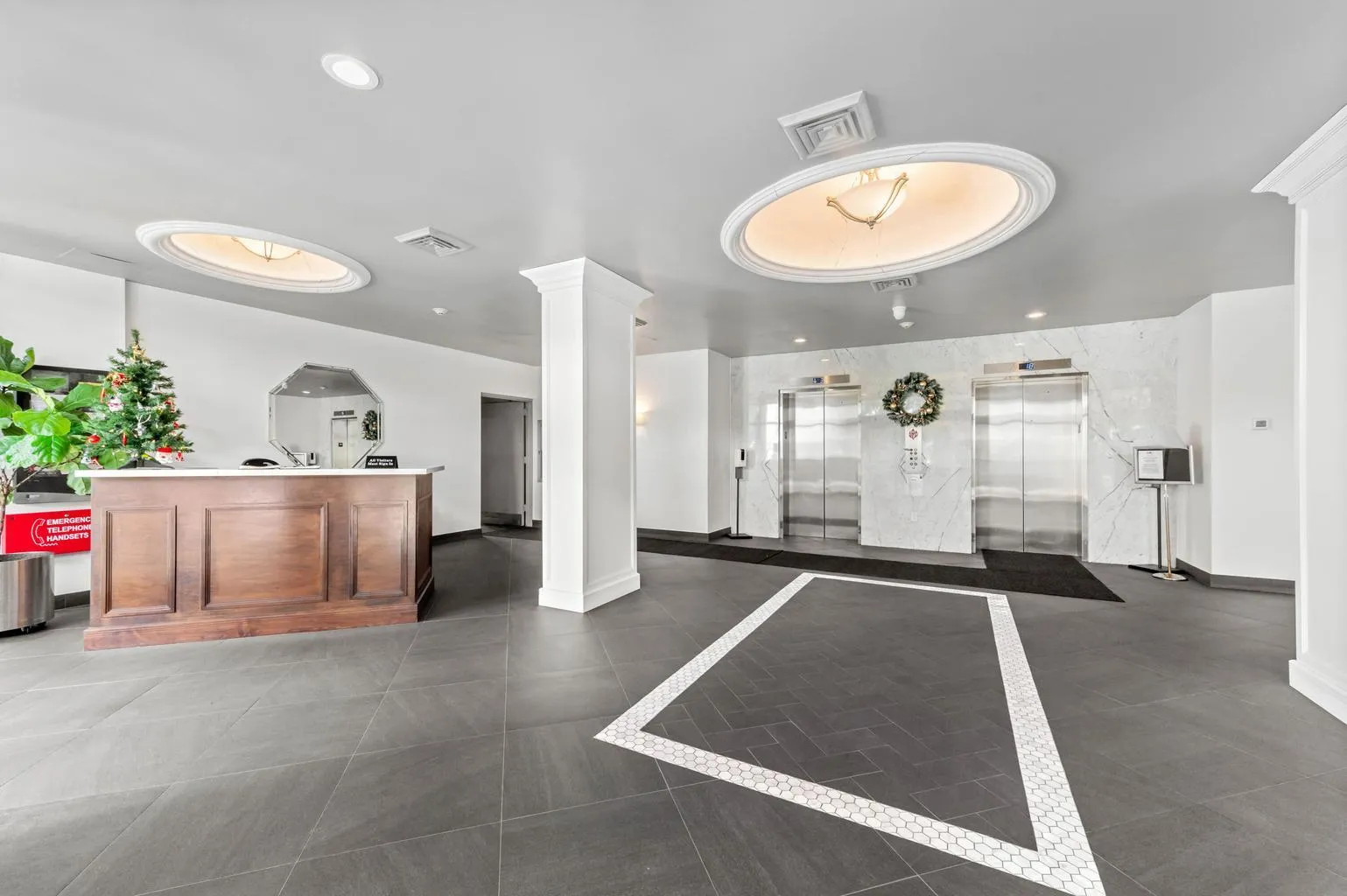 LINCOLN LOBBY