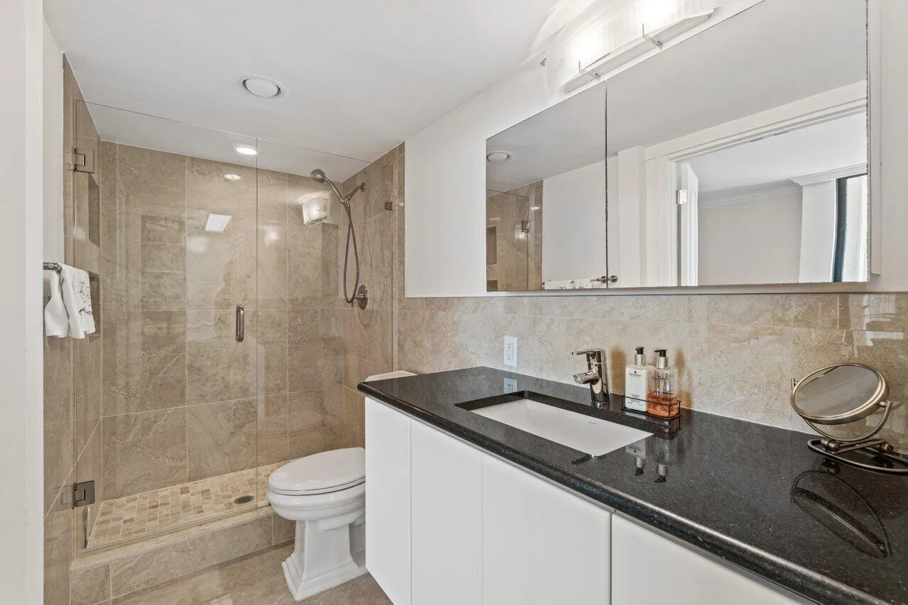 PRINCIPAL BATH ROOM