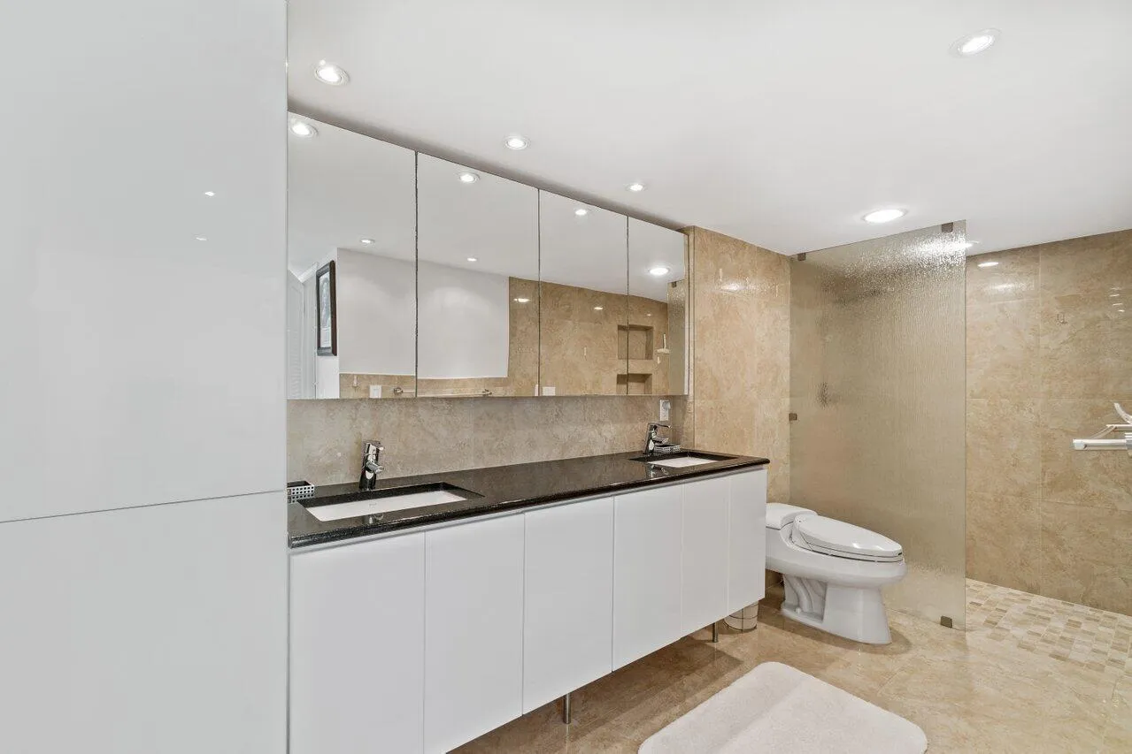 PRINCIPAL BATHROOM