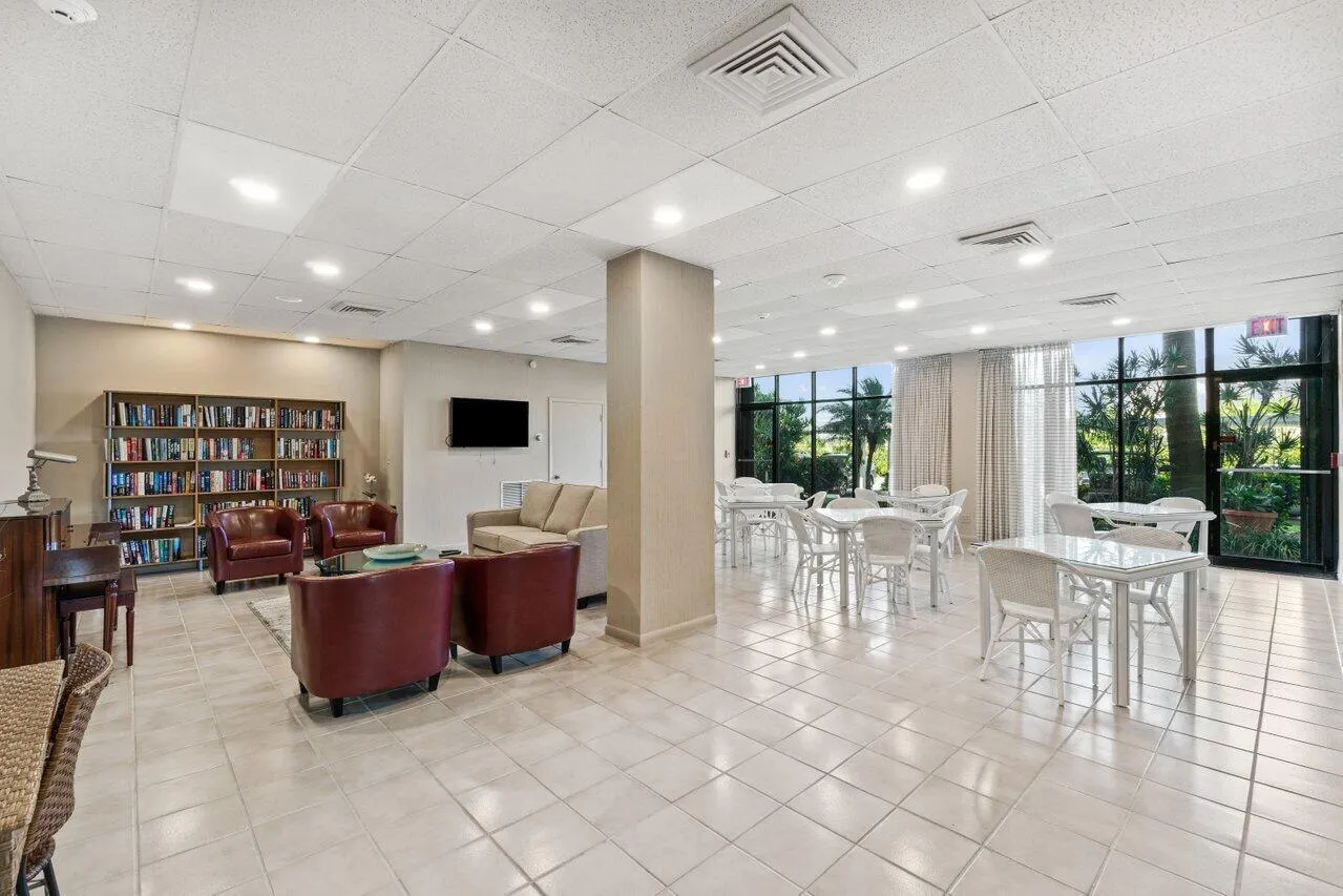 CLUBROOM