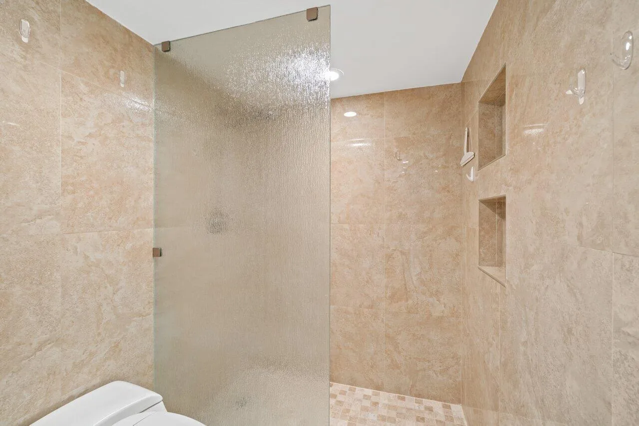 PRINCIPAL BATHROOM