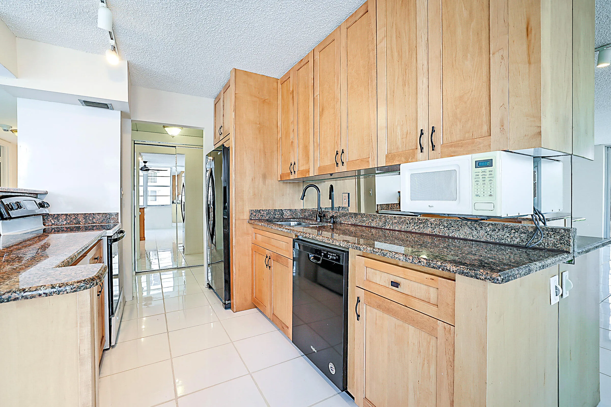2121 N Ocean Blvd 302 W-11