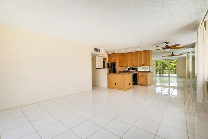 2121 N Ocean Blvd 302 W-3