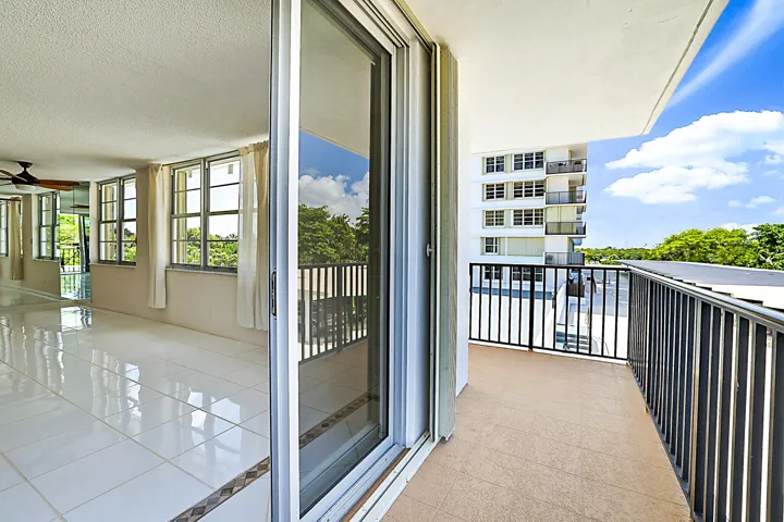 2121 N Ocean Blvd 302 W-27