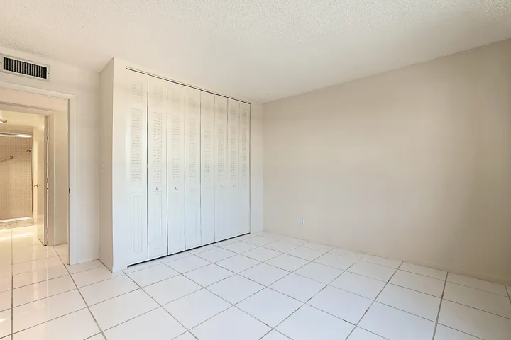 2121 N Ocean Blvd 302 W-17